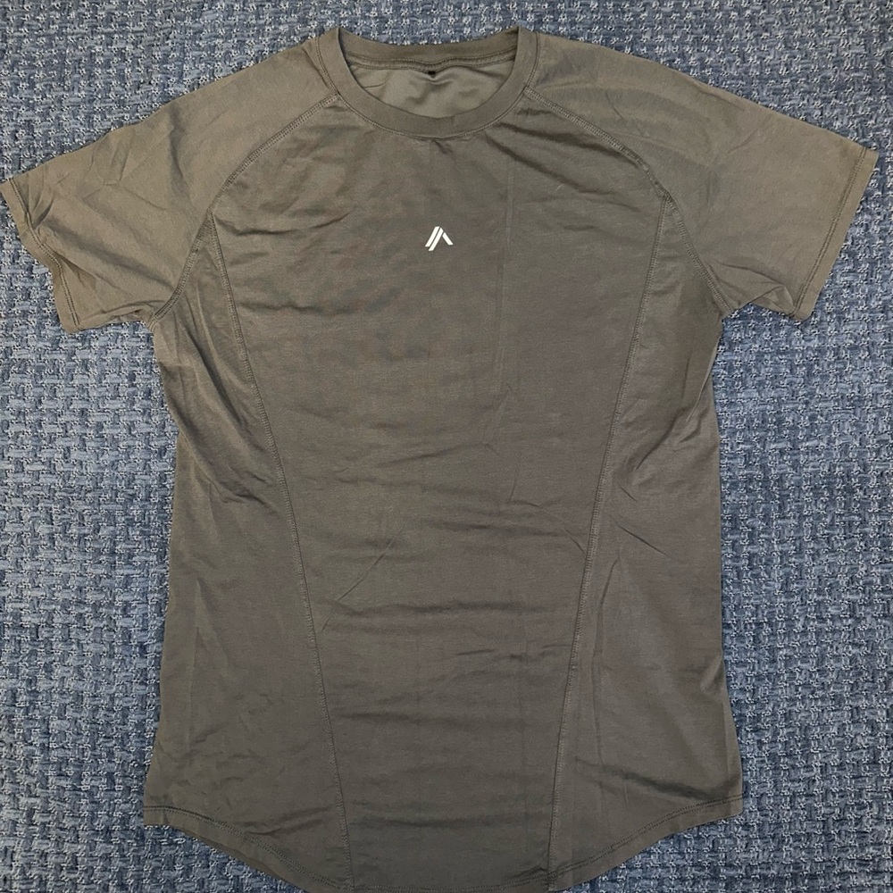 Alphalete DYNASTY TEE/ SIZE MEDIUM/ COLOR CARBON